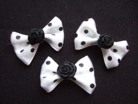 Wit satijnen polkadots strikje met roosje ~ 3,5 cm ~ Zwart - 2