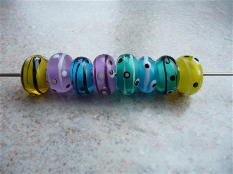 8 handgemaakte kralen / beads blauw geel paars handgemaakt. - 1
