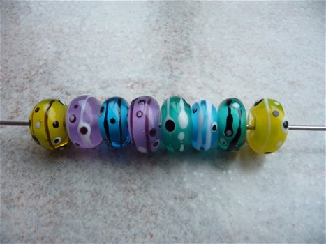 8 handgemaakte kralen / beads blauw geel paars handgemaakt. - 3