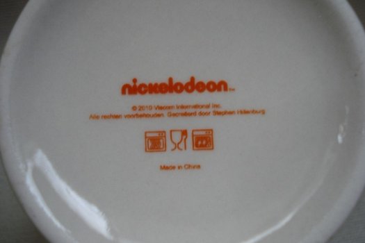 nickelodeon servies Sponge Bob bord, beker en kom porcelein In nieuwstaat Prijs 4,50 Verzendkoste - 3