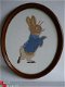 Beatrix Potter haasje geborduurd in ovaal kersenkleur lijstj - 1 - Thumbnail