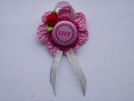 ** Gehaakte broche met button Lief roze (met roosje/lintje) - 0