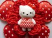 ** Polkadot broche met gehaakte bloem en Hello Kitty (rood) - 1 - Thumbnail