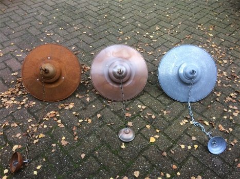 Robuuste hanglamp cortenstaal met zeer grote glazen stolp eronder - 2