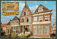 NH HOORN Bossu-huizen met reliëfs zeeslag 1573