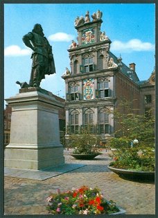 NH HOORN Westfries Museum en standbeeld J Pz Coen