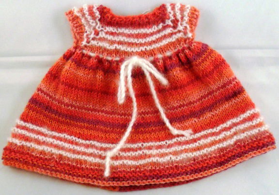 Jurkje (gemengde kleuren + wit contrast) voor pop ca. 30 cm - nr. 1