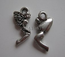 bedeltje/charm sprookjes: mini-elfje - 14x6 mm