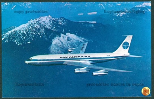 VERENIGDE STATEN Pan Am - Boeing 707, vliegend boven gebergte - 1