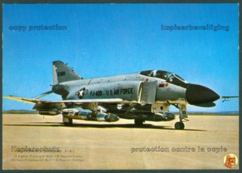 VERENIGDE STATEN Mc Donnell Douglas F-4c Phantom, USAF 37409 FJ-409 met BLU-1B Napalm-bommen - 1