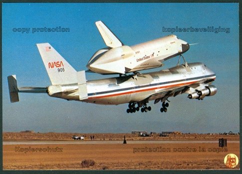 VERENIGDE STATEN Boeing 747, NASA N905NA met Space Shuttle Enterprise Edwards AFB (Californië) - 1