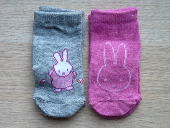 ** 2 paar Nijntje sokjes roze(nieuw) - maat 0-6 maanden - nr. 1