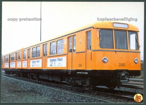 DUITSLAND Metro van BVG Berlin, motorwagen 2060-61 in 1981 in BVG-depot britz-süd Berlijn - 1