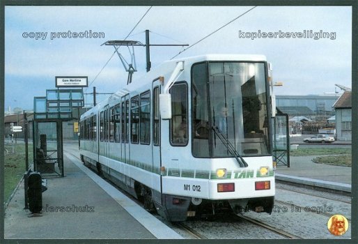 FRANKRIJK Tramwegmaatschappij TAN te Nantes, Alsthom M1 012 in 1985 bij station Maritime - 1