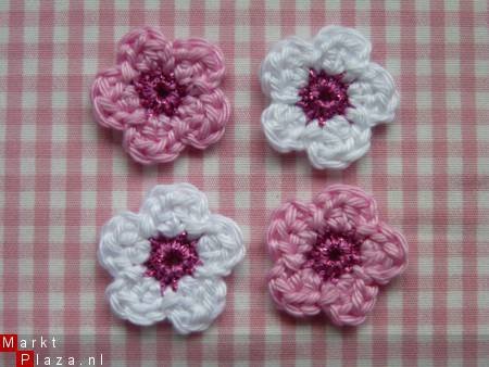 ** 4 fuchsia bling-bling gehaakte bloemetjes - nr. 1
