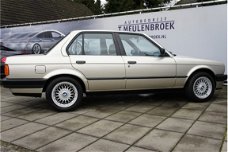 BMW 3-serie - 320i aut Absolute Nieuwstaat