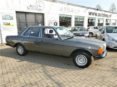 Mercedes-Benz 200-serie - 230 E AUTOMAAT *ZEER GOEDE STAAT - 1