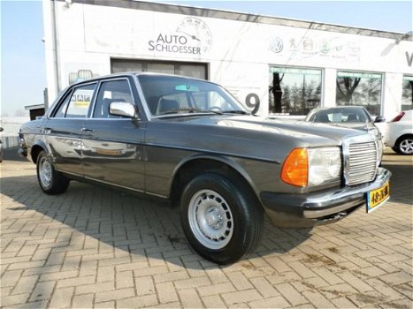 Mercedes-Benz 200-serie - 230 E AUTOMAAT *ZEER GOEDE STAAT - 1