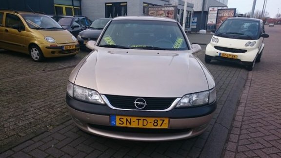 Opel Vectra - 2.0i-16V GL - 1