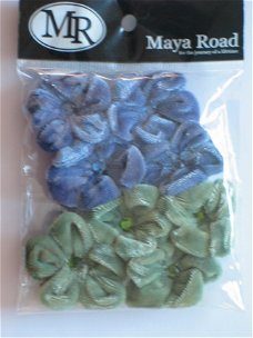 Maya Road velvet puf blossems green / blue