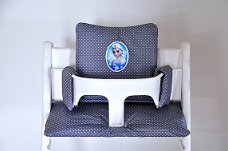 Stoelverkleiner kussen gecoat "Frozen Elsa' voor stokke tripp trapp kinderstoel!