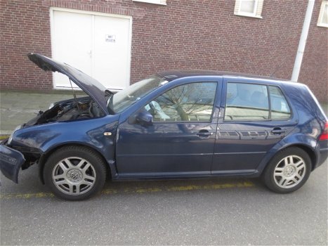 VW Golf 1.8 20 V Turbo 110 kw 5drs Plaatwerk en Onderdelen - 1