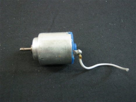 electro micromotor, borstelloos,1.5 tot 4.5 volt DC,z.g.a.n. - 1