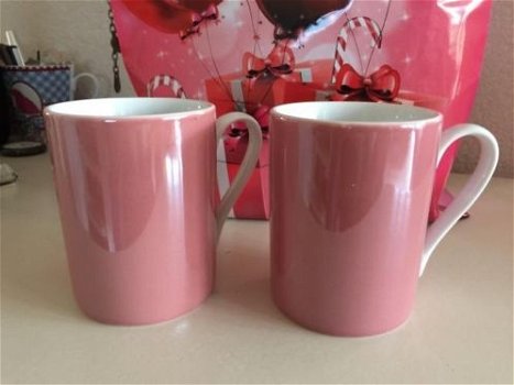 2 prachtige royale roze parelmoer bekers Douwe Egberts Dolce vita ! - 1