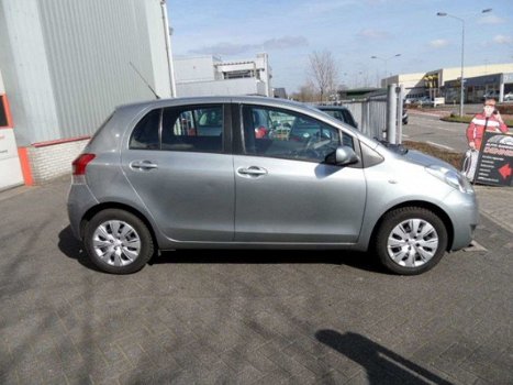 Toyota Yaris - 1.3 VVTi Aspiration 6 versnellingen - 1