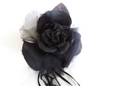 Groot corsage / broche zwarte roos