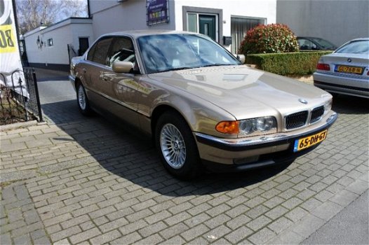 BMW 7-serie - 750i V12 youngtimer - 1