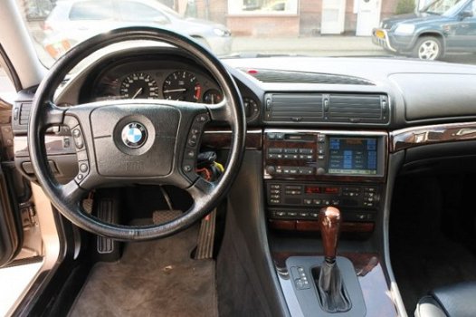 BMW 7-serie - 750i V12 youngtimer - 1