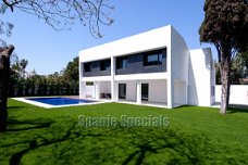 Moderne strand villa te koop Puerto Banus Marbella