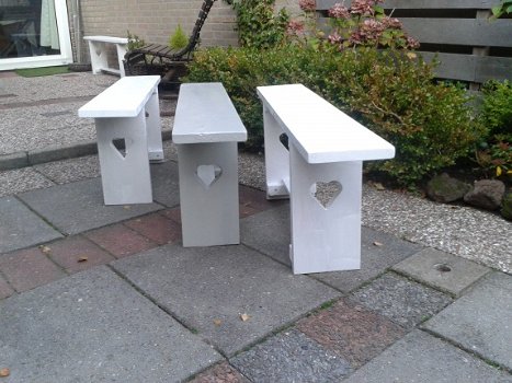 Schitterende bankjes in grijs op wit (of ongeverfd) - 1