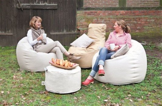 Loungen voor buiten. Rock poef. - 1