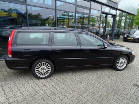 Volvo V70 - 2.4 D5 AWD Summum Navi leer 7-zitter - 1