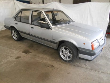 Opel Ascona - 1.8 S LS H4 - 1