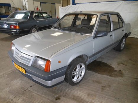 Opel Ascona - 1.8 S LS H4 - 1