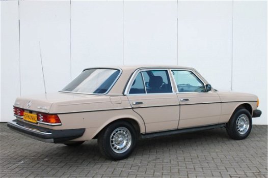 Mercedes-Benz 200-serie - 300 Turbo Diesel - 1