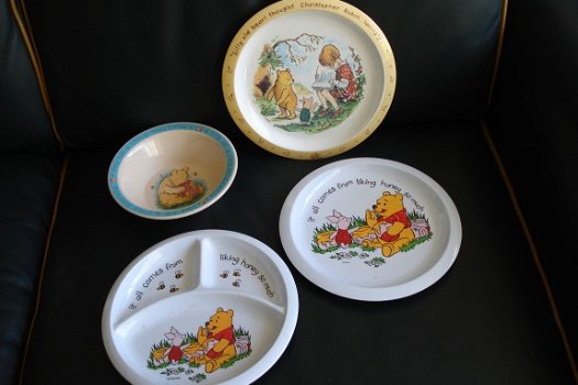 Retro Winnie the Pooh bord en papschaal melamine 2 borden 1 met vakverdeling nr 82 en 86 sticker 110 - 1
