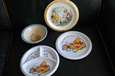 Retro Winnie the Pooh bord en papschaal melamine 2 borden 1 met vakverdeling nr 82 en 86 sticker 110