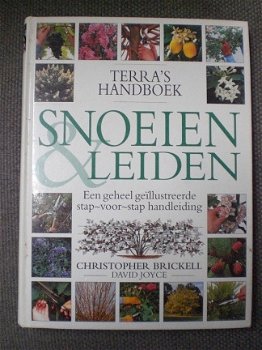 Snoeien en leiden Terra's Handboek Christopher Brickell - 1