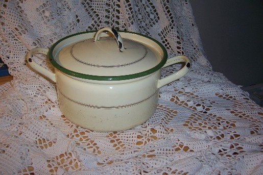 Kookpan emaille creme/groen met goudbies - nr. 1