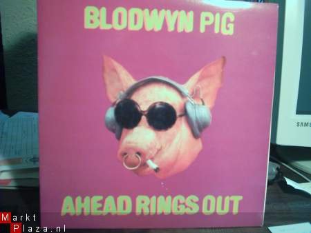 Blodwyn Pig: Ahead rings out - 1