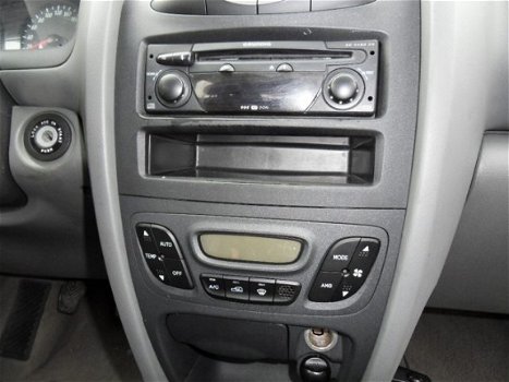 Hyundai Santa Fe - 2.4 16V 4WD Climatcontrol Trekhaak Audio - 1