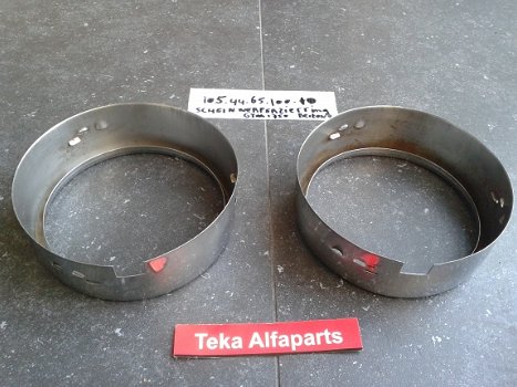 Alfa Romeo GT Bertone Junior Koplampring Scheinwerferzierring 105.44.65.100.10 - 2