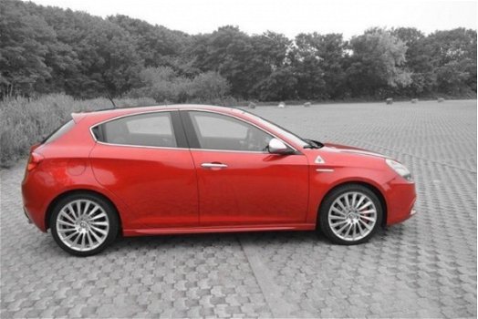 Alfa Romeo Giulietta - 1.7 TBi Quadrifoglio Verde 235 PK , Panoramisch dak, leer en Bose geluidssyst - 1