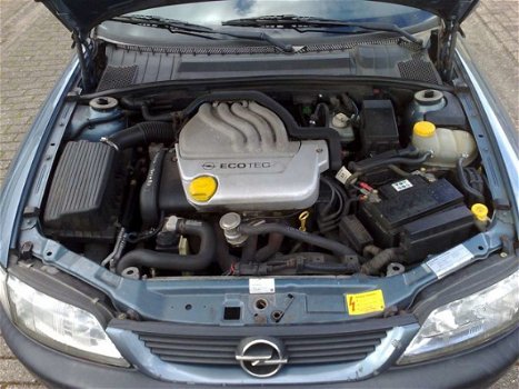 Opel Vectra - 1.6i-16V CD - 1