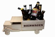 Houten vrachtwagen als bierwagen met naam jarige ook ABRAHAM