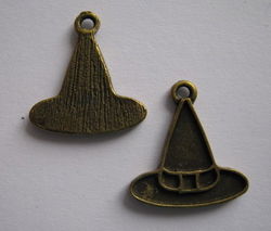bedeltje/charm halloween : heksenhoed brons (plat) - 20x20 mm(nog 3 st.)